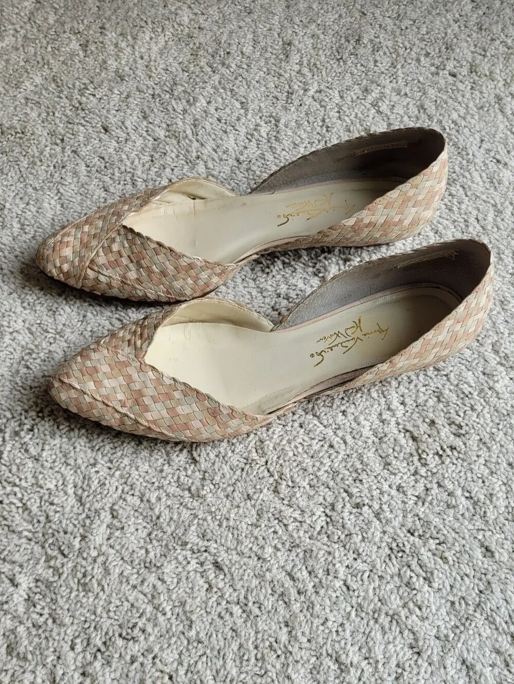 Soft Hand Woven GV Flat In Very Good Condition  10 1/2